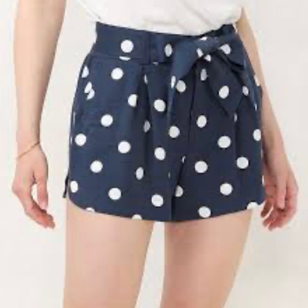 LC Lauren Conrad Navy White Polka Dot Shorts . Front tie . Size L .